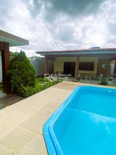 Casa mobiliada no Condomínio Félix de Melo com piscina, automação residencial e a apenas 200 metros da Prainha de Barra Nova