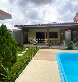Casa mobiliada no Condomínio Félix de Melo com piscina, automação residencial e a apenas 200 metros da Prainha de Barra Nova