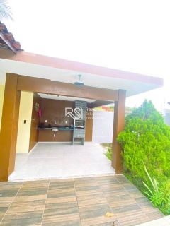 Casa mobiliada no Condomínio Félix de Melo com piscina, automação residencial e a apenas 200 metros da Prainha de Barra Nova