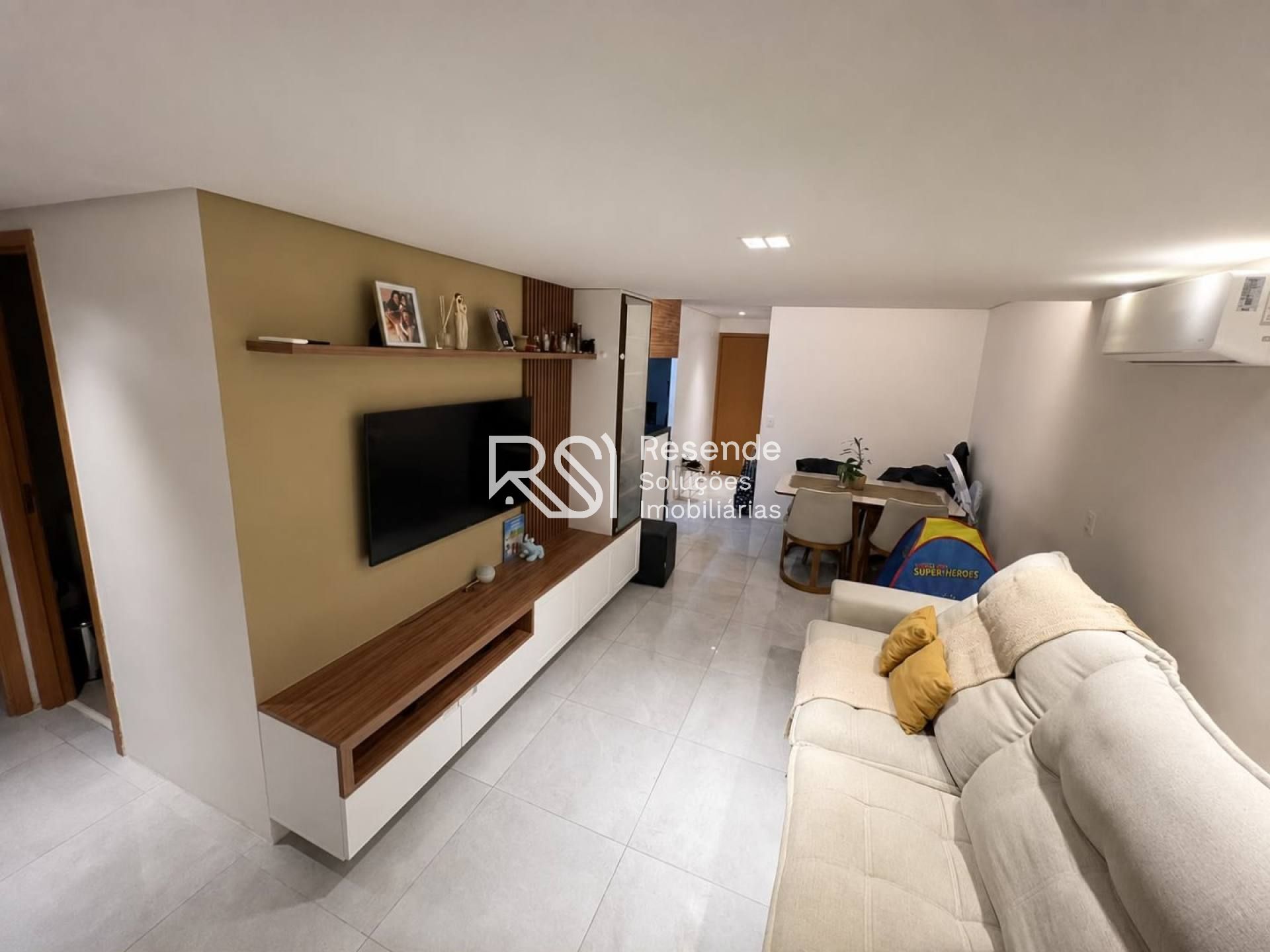 Apartamento a venda no Edifício Venusia Oliveira | 2 Quartos com Suíte | Totalmente Reformado