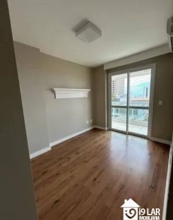 Apartamento com 4 quartos, suíte e varanda á venda na Barra