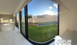 Casa Exclusiva com 4 Suítes e Área Gourmet à Venda no Alphaville Litoral Norte 2