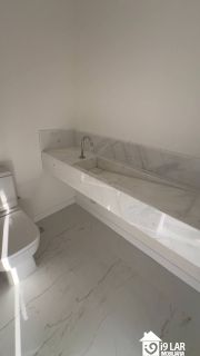 Casa Exclusiva com 4 Suítes e Área Gourmet à Venda no Alphaville Litoral Norte 2