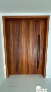 Casa Exclusiva com 4 Suítes e Área Gourmet à Venda no Alphaville Litoral Norte 2