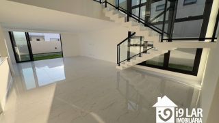 Casa Exclusiva com 4 Suítes e Área Gourmet à Venda no Alphaville Litoral Norte 2