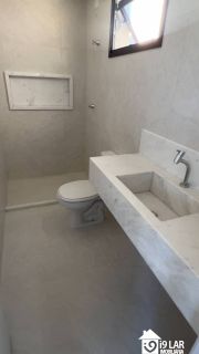 Casa Exclusiva com 4 Suítes e Área Gourmet à Venda no Alphaville Litoral Norte 2