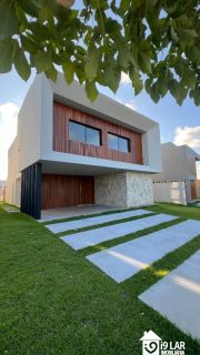 Casa Exclusiva com 4 Suítes e Área Gourmet à Venda no Alphaville Litoral Norte 2