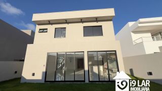 Casa Exclusiva com 4 Suítes e Área Gourmet à Venda no Alphaville Litoral Norte 2