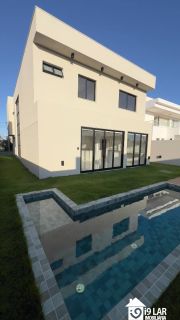 Casa Exclusiva com 4 Suítes e Área Gourmet à Venda no Alphaville Litoral Norte 2