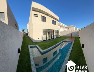 Casa Exclusiva com 4 Suítes e Área Gourmet à Venda no Alphaville Litoral Norte 2