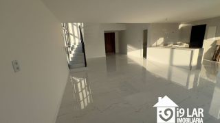 Casa Exclusiva com 4 Suítes e Área Gourmet à Venda no Alphaville Litoral Norte 2