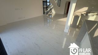 Casa Exclusiva com 4 Suítes e Área Gourmet à Venda no Alphaville Litoral Norte 2