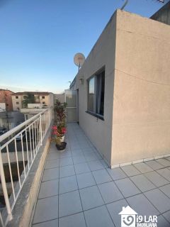 Conforto e Amplitude em Andar Alto: Cobertura Duplex à Venda em Lauro de Freitas – com 2 Quartos e Varanda