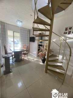 Conforto e Amplitude em Andar Alto: Cobertura Duplex à Venda em Lauro de Freitas – com 2 Quartos e Varanda