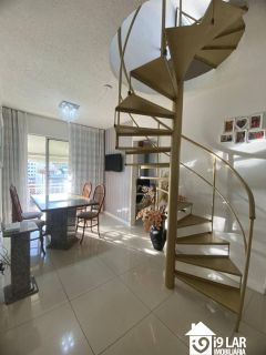 Conforto e Amplitude em Andar Alto: Cobertura Duplex à Venda em Lauro de Freitas – com 2 Quartos e Varanda