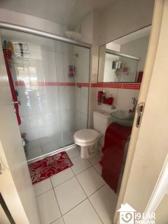 Conforto e Amplitude em Andar Alto: Cobertura Duplex à Venda em Lauro de Freitas – com 2 Quartos e Varanda