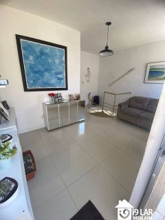 Conforto e Amplitude em Andar Alto: Cobertura Duplex à Venda em Lauro de Freitas – com 2 Quartos e Varanda