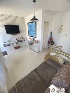Conforto e Amplitude em Andar Alto: Cobertura Duplex à Venda em Lauro de Freitas – com 2 Quartos e Varanda