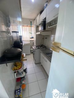 Conforto e Amplitude em Andar Alto: Cobertura Duplex à Venda em Lauro de Freitas – com 2 Quartos e Varanda