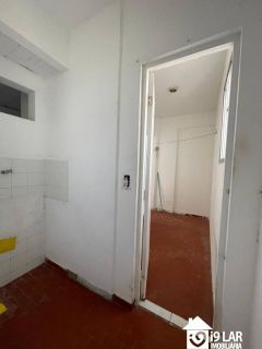 Apartamento 2/4 com Varanda e 2 Banheiros à Venda na Pituba – Condomínio Edifício Constantino