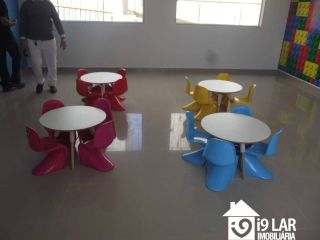 A Venda: Apê Nascente no Condomínio Solar das Palmeiras.