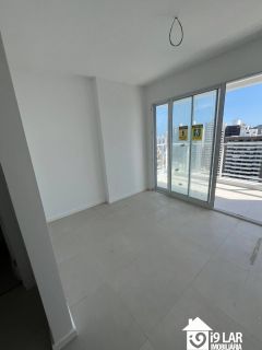 Tecnologia e Design no Caminho das Árvores: Studio com Piscina Panorâmica no Ed. Urban