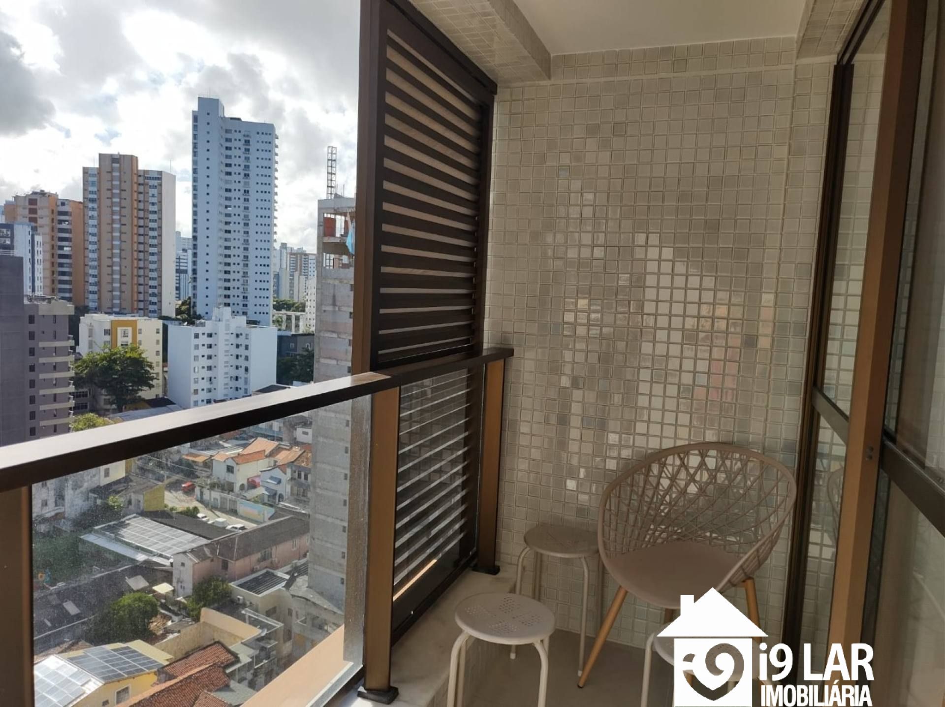 Viva nas Alturas da Barra: Studio Mobiliado em Andar Altíssimo no ZN Barra