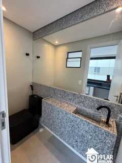 Sofisticação e Conforto no Alphaville 1 – Apartamento 2/4 com Duas Suítes e Área Gourmet.
