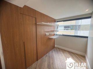 Sofisticação e Conforto no Alphaville 1 – Apartamento 2/4 com Duas Suítes e Área Gourmet.