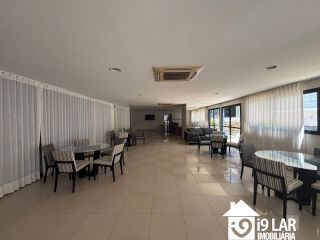 Sofisticação e Conforto no Alphaville 1 – Apartamento 2/4 com Duas Suítes e Área Gourmet.