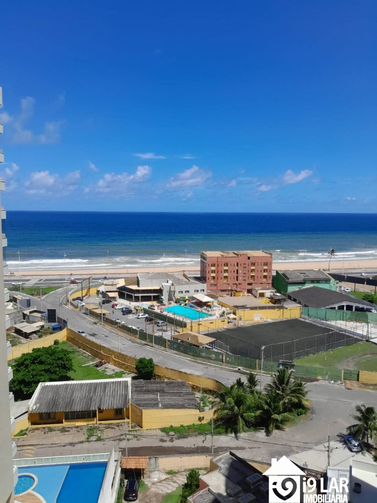 Amplitude e Versatilidade à Beira do Mar – Apartamento 2/4 no Edf. Evolution, Armação.