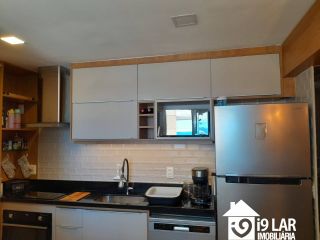 ? Amplitude e Versatilidade à Beira do Mar – Apartamento 2/4 no Edf. Evolution, Armação.