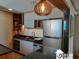 ? Amplitude e Versatilidade à Beira do Mar – Apartamento 2/4 no Edf. Evolution, Armação.