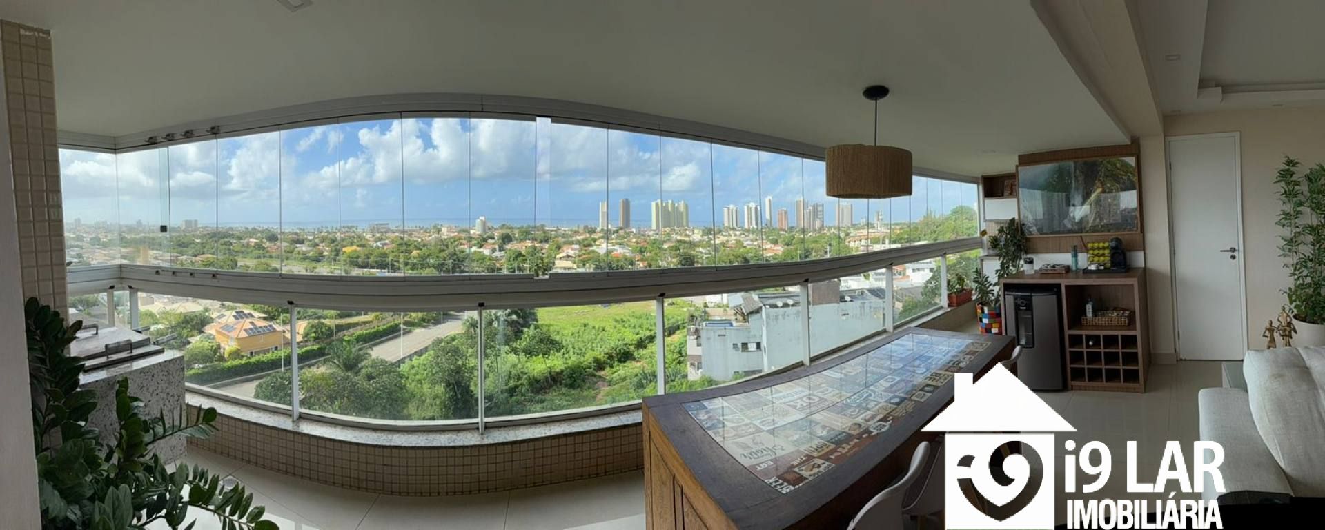 Vista Mar em Patamares: Apartamento Nascente de 3 Suítes, 133m² e 3 Vagas de Garagem