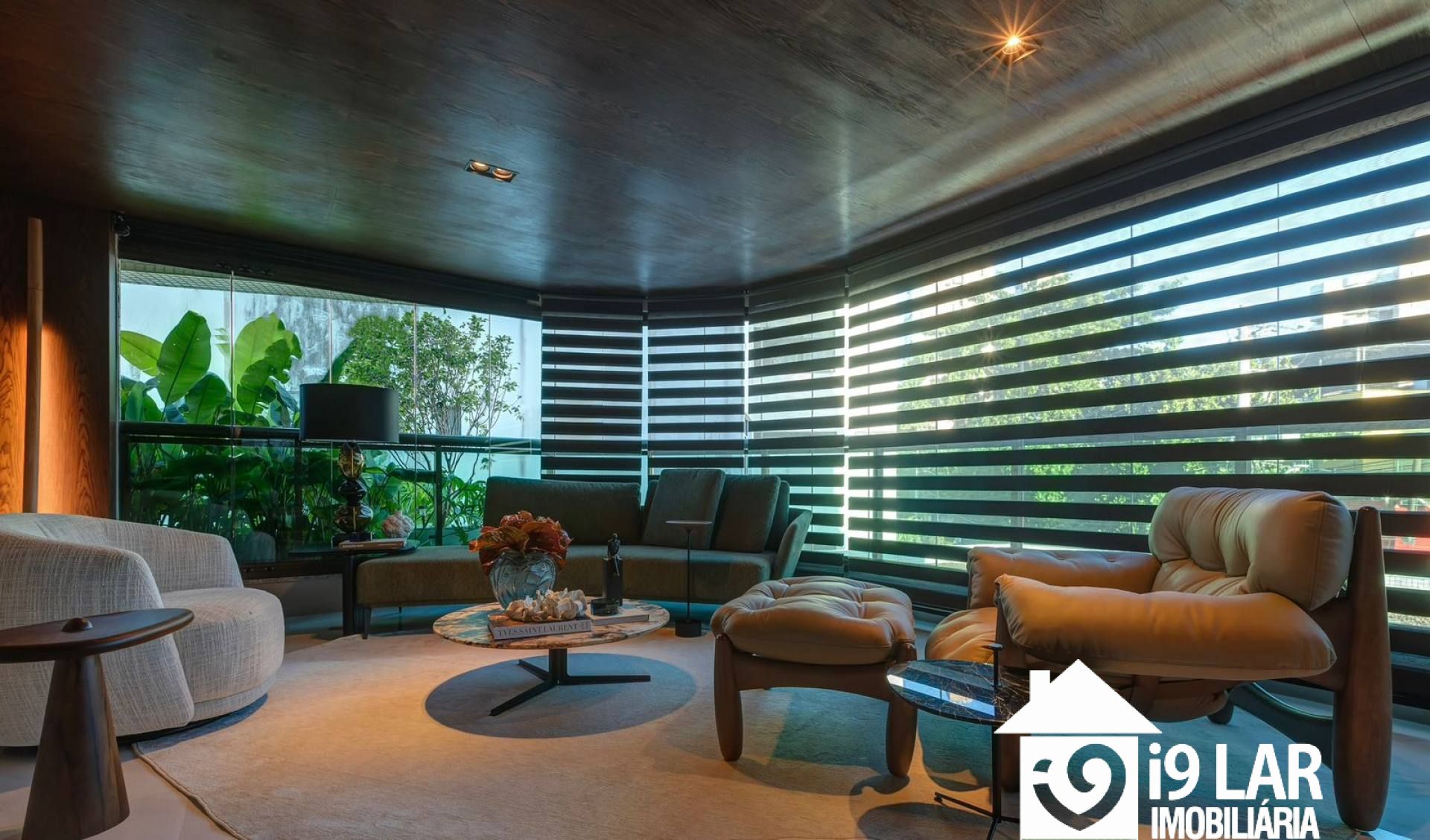 Exclusividade no Morro Ipiranga: Apartamento Porteira Fechada de 4/4 (3 Suítes) e 171m² na Barra