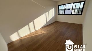 A Joia do Alphaville: Casa Design com 4 Suítes, Pé Direito Duplo e Claraboia, por Sabine Rosas