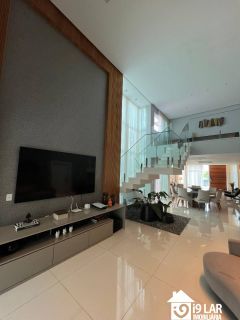 Luxo e Espaço no Alphaville 2: Casa Novíssima com 4 Suítes, 500m², Energia Solar e 7 Vagas