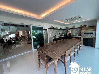 Luxo e Espaço no Alphaville 2: Casa Novíssima com 4 Suítes, 500m², Energia Solar e 7 Vagas