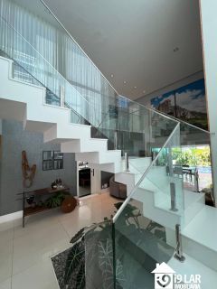 Luxo e Espaço no Alphaville 2: Casa Novíssima com 4 Suítes, 500m², Energia Solar e 7 Vagas