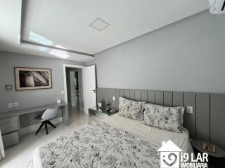 Luxo e Espaço no Alphaville 2: Casa Novíssima com 4 Suítes, 500m², Energia Solar e 7 Vagas