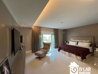 Luxo e Espaço no Alphaville 2: Casa Novíssima com 4 Suítes, 500m², Energia Solar e 7 Vagas