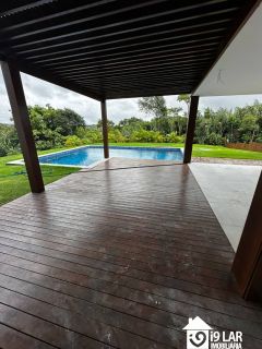 Luxo e Amplitude em Praia do Forte: Casa de 5 Suítes com 402m² no Exclusivo Ilha dos Pássaros