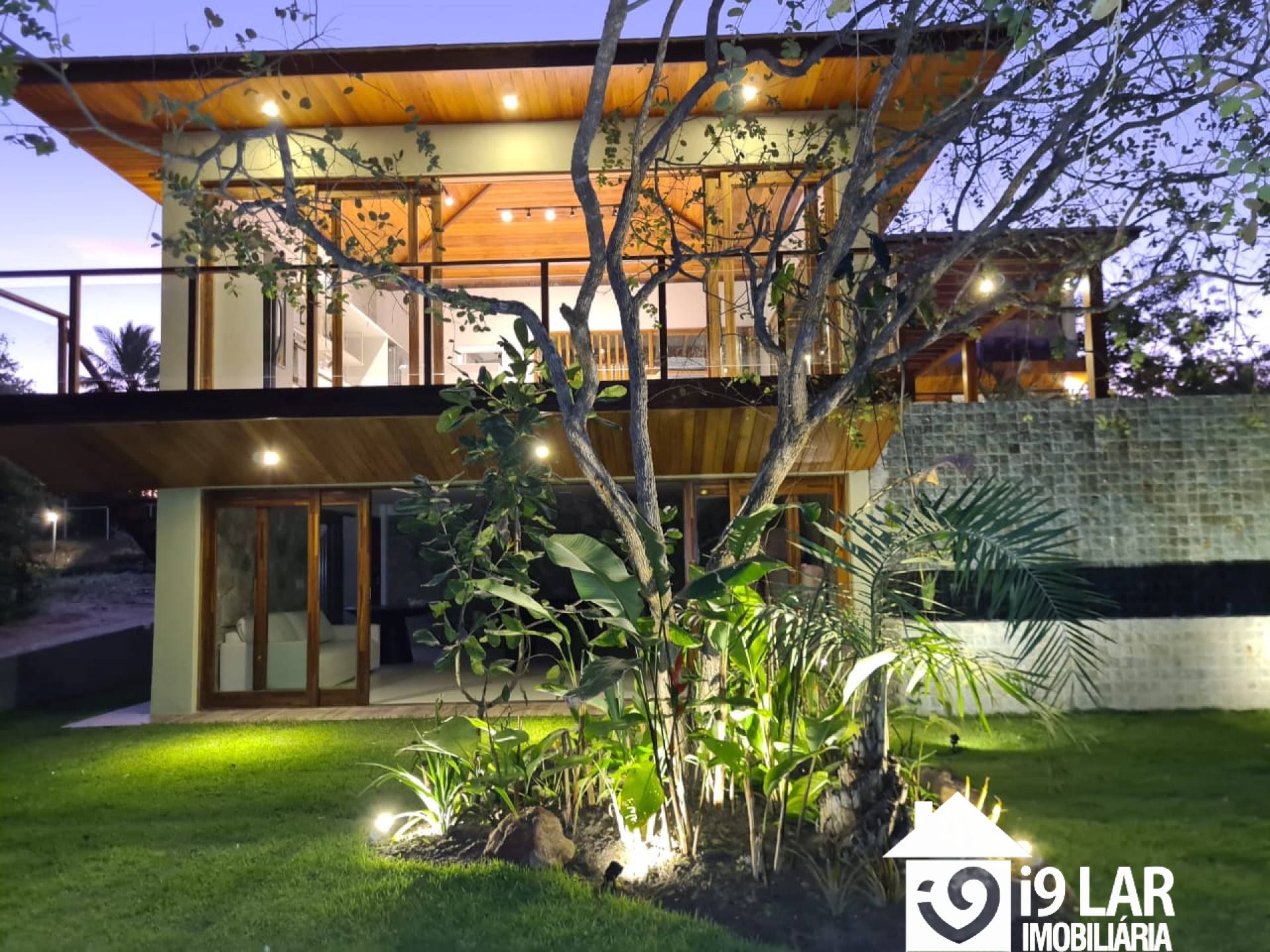 Refúgio de Luxo em Praia do Forte: Casa Design com 6 Suítes, Piscina de 65m² e Privacidade Absoluta