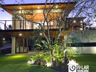 Refúgio de Luxo em Praia do Forte: Casa Design com 6 Suítes, Piscina de 65m² e Privacidade Absoluta