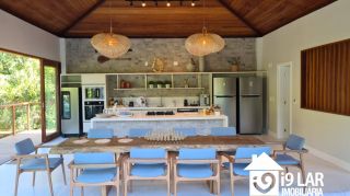 Refúgio de Luxo em Praia do Forte: Casa Design com 6 Suítes, Piscina de 65m² e Privacidade Absoluta