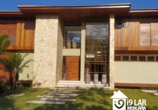 Refúgio de Luxo em Praia do Forte: Casa Design com 6 Suítes, Piscina de 65m² e Privacidade Absoluta