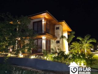 Refúgio de Luxo em Praia do Forte: Casa Design com 6 Suítes, Piscina de 65m² e Privacidade Absoluta