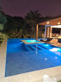 Refúgio de Luxo em Praia do Forte: Casa Design com 6 Suítes, Piscina de 65m² e Privacidade Absoluta
