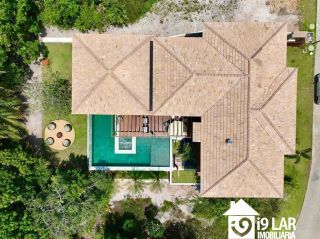Refúgio de Luxo em Praia do Forte: Casa Design com 6 Suítes, Piscina de 65m² e Privacidade Absoluta