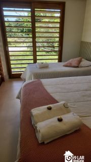 Refúgio de Luxo em Praia do Forte: Casa Design com 6 Suítes, Piscina de 65m² e Privacidade Absoluta